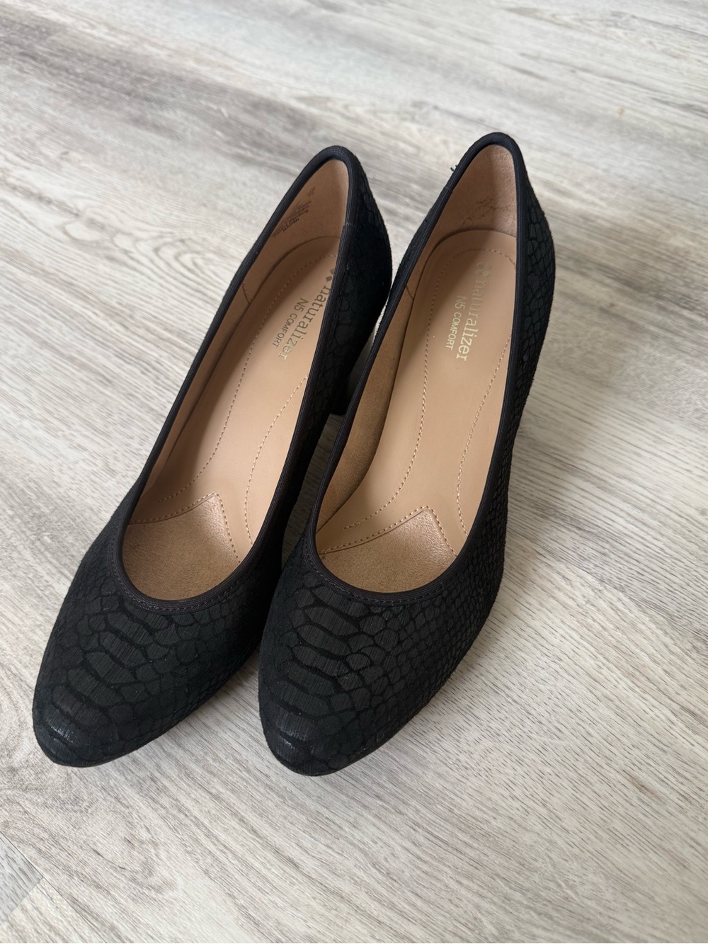 Naturalizer block heel pump size 8